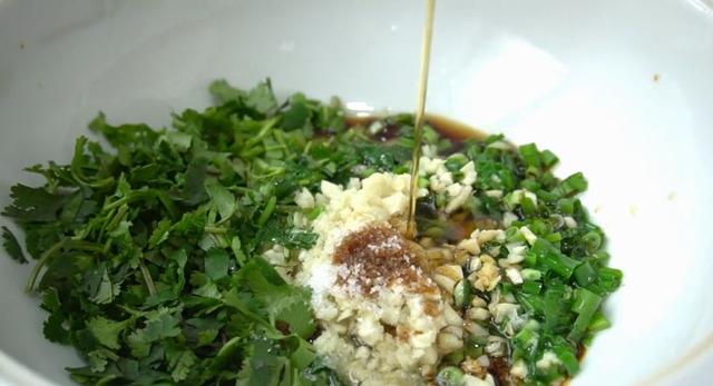 冬天超爱这碗懒人面，有菜有面有鸡蛋，10分钟上桌吃完全身暖和