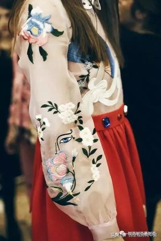 第五大道注意到这个小细节~你与时尚就是一“袖”之隔的距离