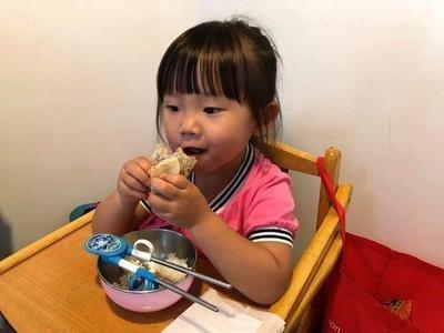 「超级宝妈」夏天牢记:孩子越吃越笨的4种“黑名单”零食,家长绝不可纵容