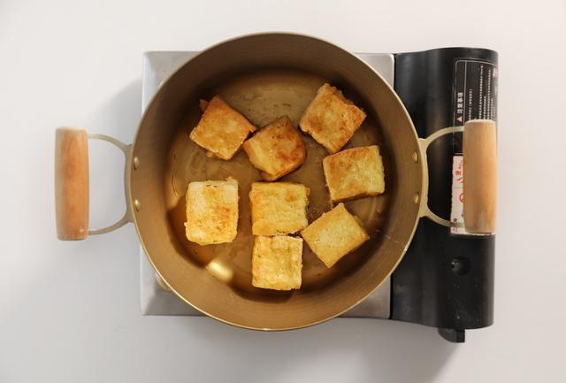 豆腐的100种做法之一，烹饪简单营养丰富，热乎乎吃一大碗，香