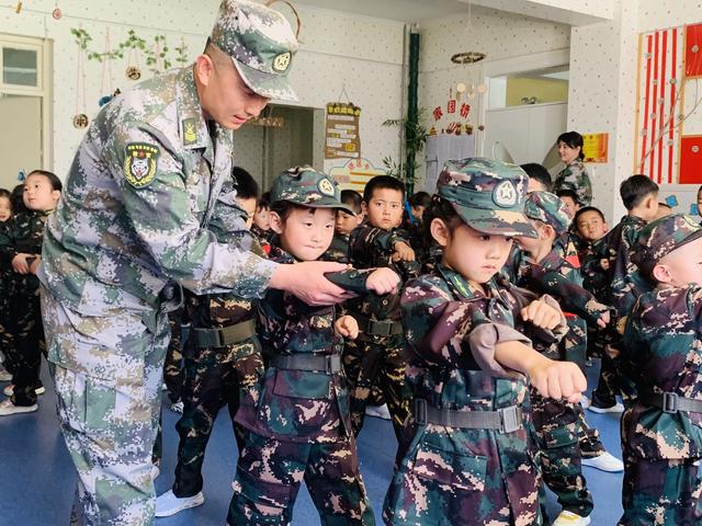 超级宝妈|高台一幼开展“阳光下的小小兵”军训活动