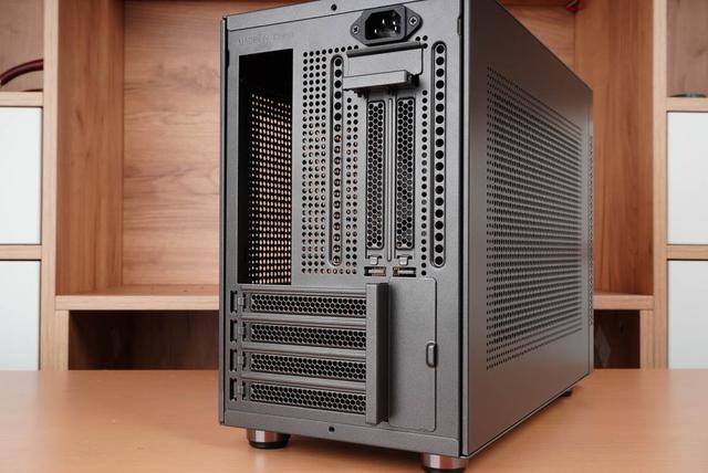 好久没有遇到令人心情澎湃的机箱了，先马趣造双平台搭建（上篇）