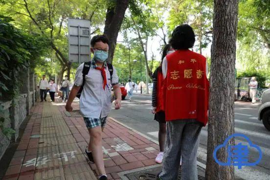 光明网|天津萌娃复课啦！来看今天小学、幼儿园现场图