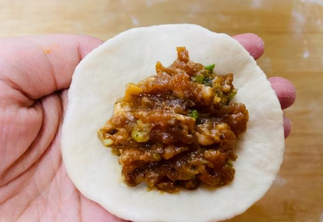 饺子肉馅不好吃？面点师教你正确调馅做法，饺子肉馅鲜嫩又多汁