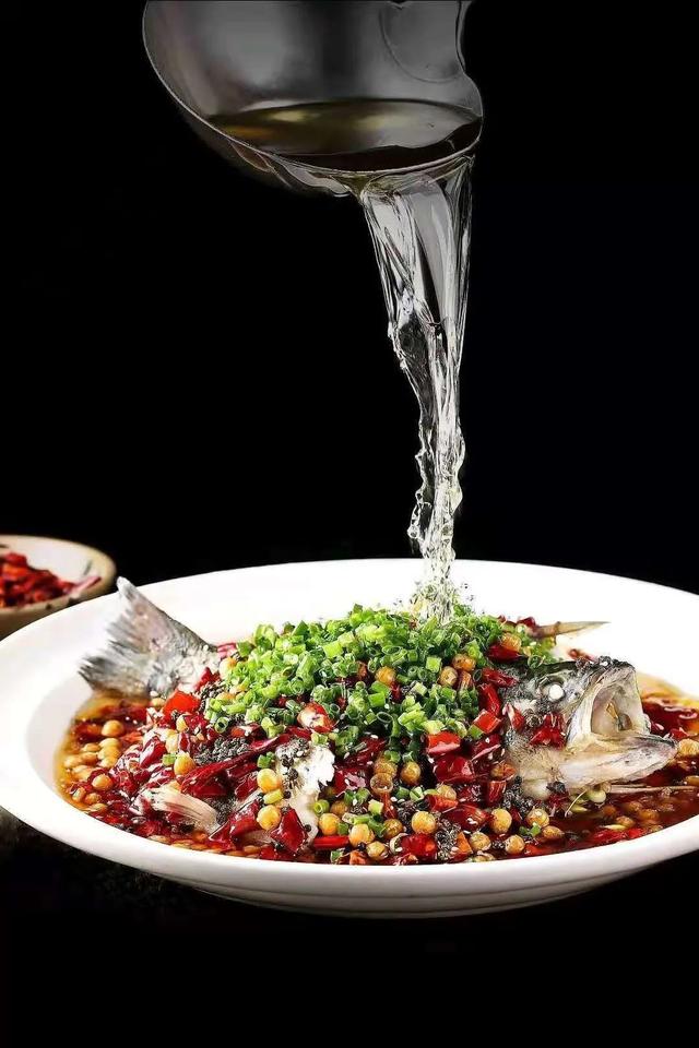 卤大雁鸭、青花椒豌豆鱼……长宁这家老店推出各式创新时令菜