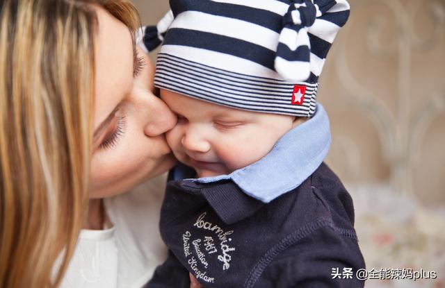 你的育儿经@宝宝睡醒后常有4个“小动作”,暗示智商不会低,父母别盲目阻止
