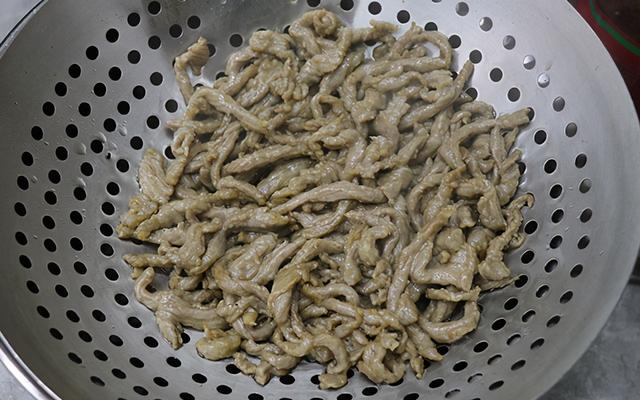 农家清炒牛肉丝，记住2点，牛肉鲜嫩不柴，好吃下饭，老少皆宜