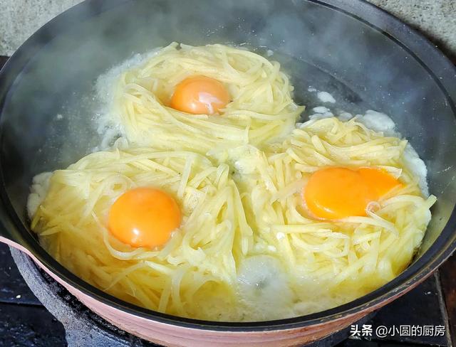 1个土豆3个蛋，教你做早餐，5分钟出锅，香软酥脆