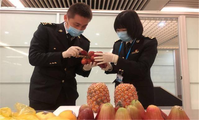 【超级宝妈】这“3种水果”尽量少给孩子吃,吃多了“有害”,娃再馋也要少买