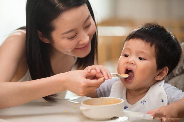 百日不宜“开荤”，幼儿饮食注意两点，到这一年龄再喂大人饭