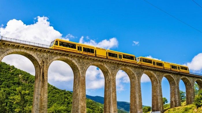 「太平洋电脑网」微软向Windows 10用户发布《桥梁上的火车》免费主题