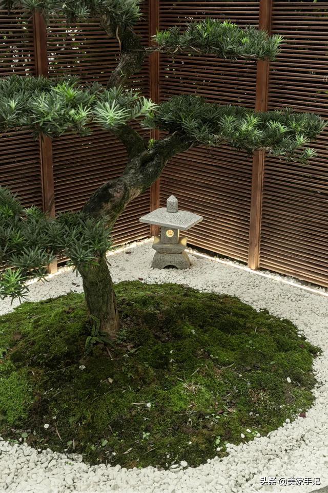 坚持客厅下沉，沙发围合式布局，只看一眼就被治愈住了！太有品味