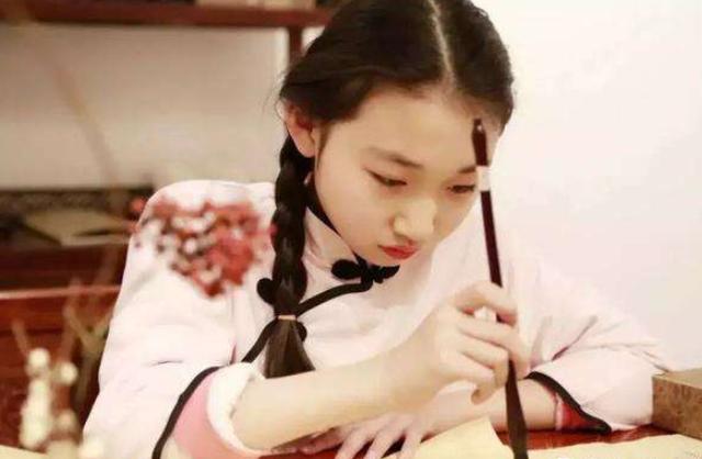 「超级宝妈」孩子就知道臭美？家长别打压孩子对美的追求，要给孩子正确引导