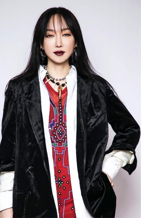 苞米地蒙面侠|萨顶顶“真人”长啥样？卸妆后“神婆变玉女”，网友：早这样多好