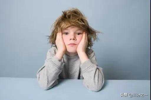你的育儿经▲爱操心的妈妈哭了：孩子3年级了网课还能选错，到底该怪谁？