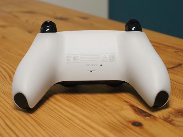 PlayStation 5主机外观快速看，简约设计的散热概念