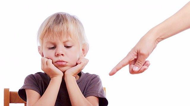 你的育儿经■孩子胆小怕事？家长要引起高度注意，孩子可能是自卑的性格缺陷