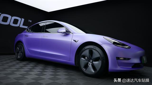 特斯拉model 3改色超亚紫，还看得出从前豪华车的样子