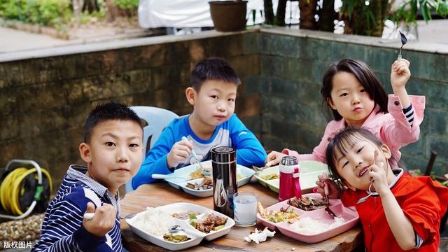 超级宝妈@三岁看小,七岁看老,孩子的吃饭习惯,反映了一个家庭的素养