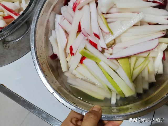 冬天腌萝卜干最快速的方法，无需太阳晒，三天就可以吃，又辣又脆