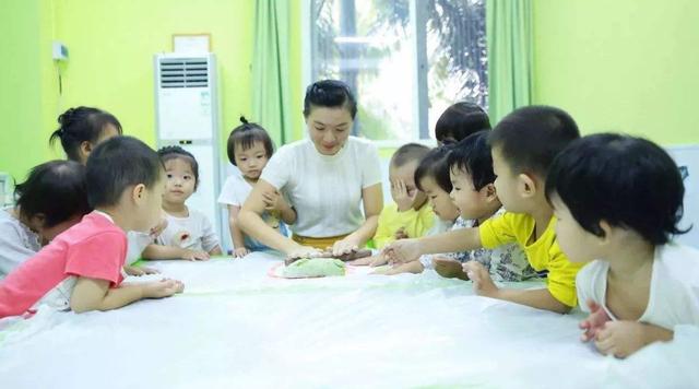 [你的育儿经]老师在群里晒孩子“午睡照”，家长们却炸了锅：明天就去退学