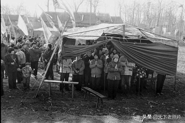 本组老照片主要是在宝鸡的凤翔县,千阳县等地区拍摄,拍摄者为赵利文