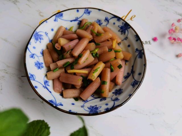 此菜少见但是营养很高，扔锅里炒一炒，清脆爽口真好吃