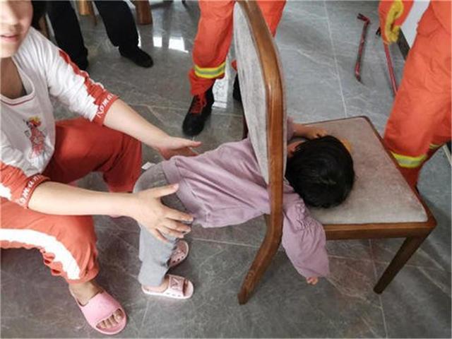 「超级宝妈」宝妈留女儿在家午睡，回家后第一眼被吓哭了，网友：这妈心真大！