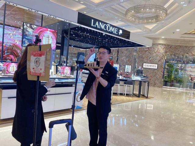 火“出圈”！上海这个商场，创直播新纪录