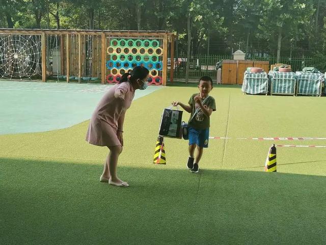 齐鲁东营资讯|亲亲宝贝欢迎“回家”——广饶街道中心幼儿园的开园第一天