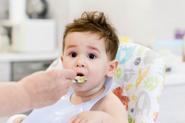 [你的育儿经]孩子食品宝妈最上心，当娃吃了助燃剂的火锅底后，该如何维权？