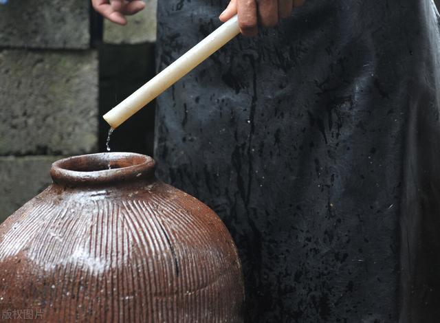 农村烧酒喝着容易醉，买的白酒喝着却很难醉，老酒鬼道出3点原因