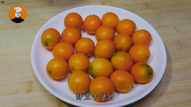 冬季反复咳嗽，在家炖上一锅金桔膏，润肺止咳又化痰，小孩要多吃