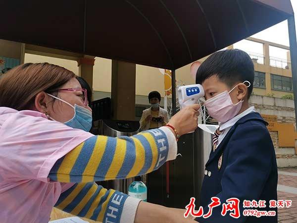 「你的育儿经」快乐驿站国际幼儿园举行疫情防控复学演练活动