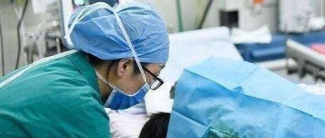 你的育儿经▲剖宫产之后，不枕枕头平躺6小时，对产后妈妈有哪些好处？
