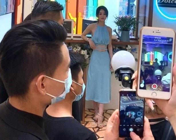 初凉|上帝吻了赵丽颖的脚,却给了她一双“埃及脚”,穿高跟鞋太真实了