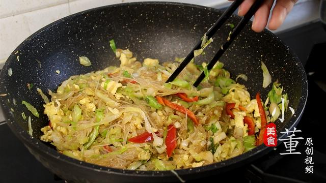 包菜炒粉丝|1颗包菜搭配1把粉丝超美味，比大鱼大肉还好吃，5分钟就学会