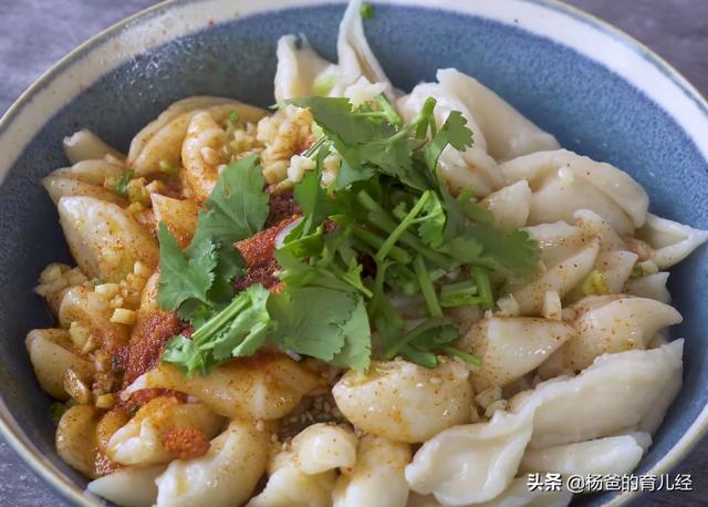 孩子爱吃的油泼剪刀面，烹饪简单，软嫩营养，解馋的育儿主食