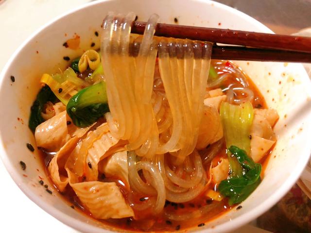 在家自制酸辣粉，简单方便，安全放心无添加，味道不比外面差