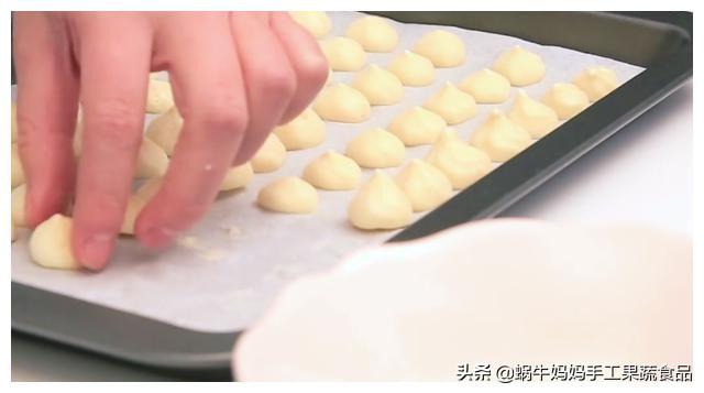 你的育儿经▲3个鸡蛋清，一盒酸奶，无水无油，教你做入口即化的宝宝酸奶溶豆