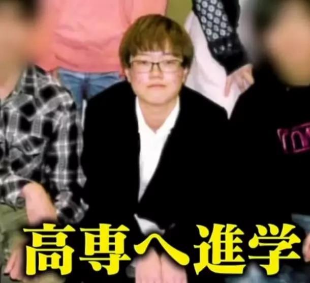 他精神分裂出10种人格，从女高中生到6岁小孩，主人格超危险