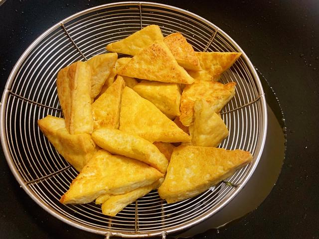 豆腐这样做，鲜香入味还下饭，家人都夸好吃
