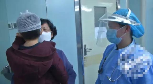 「你的育儿经」陕西一两岁男童误服农药！放在电动车里，以为是饮料