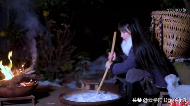 [超级宝妈]李子柒实物表演做红斗篷