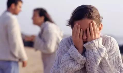 「超级宝妈」孩子的抑郁症都是父母逼出来的？如果出现这10个苗头，家长要注意