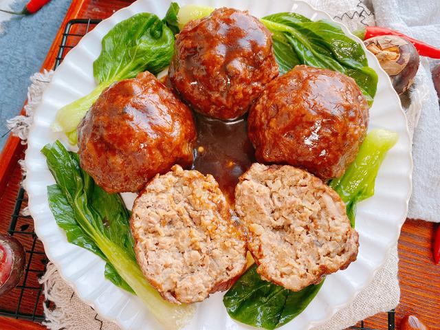 年夜饭必备的四喜丸子，寓意福禄寿喜，家庭做法更简单，肉香四溢