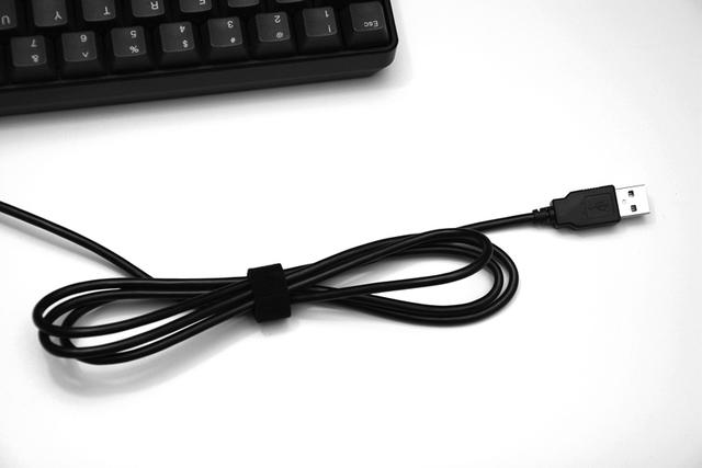 樱桃轴、加厚PBT键帽，雷柏的第一款60%机械键盘没让我失望