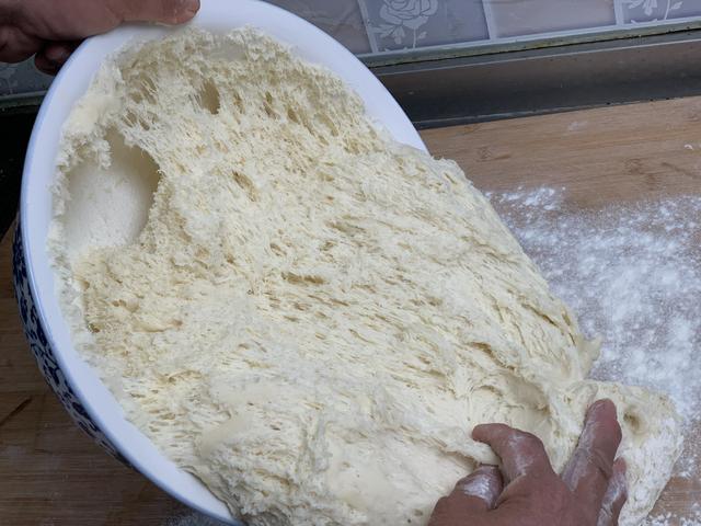 冬天发面时，别只会放酵母，记住3个诀窍，馒头又软又好吃