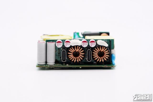 联想90W双C口氮化镓快充拆解，双口45W快充，内部设计爱了
