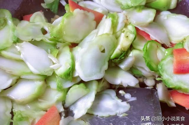 冬季寒冷，多吃3样素菜，加2个鸡蛋简单烹饪，鲜香开胃好消化